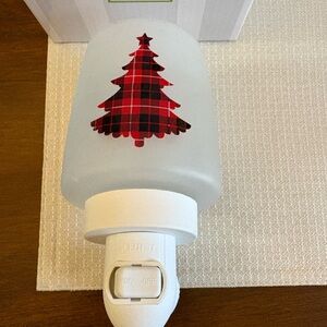 Scentsy 2022 Collection Plaid Christmas Tree Night Light/Wax Melt